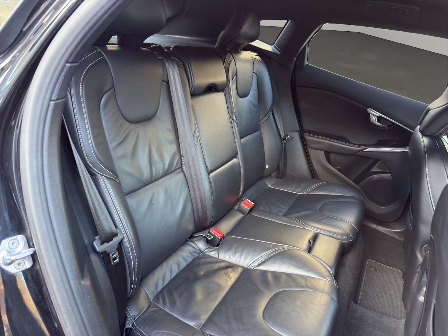 Used Volvo V40 2017 for sale - 76949884: Photo 15