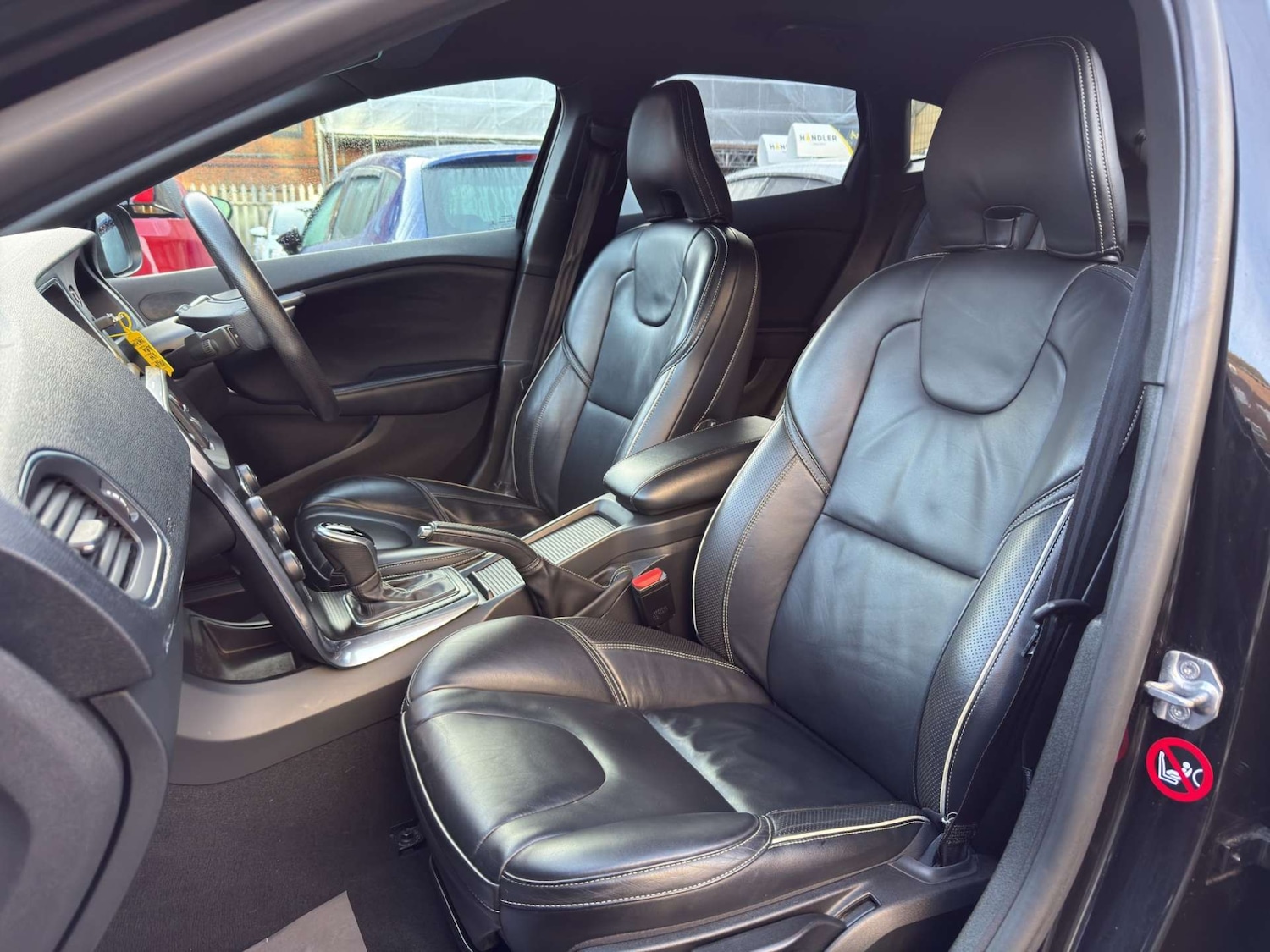 Used Volvo V40 2017 for sale - 76949884: Photo 18