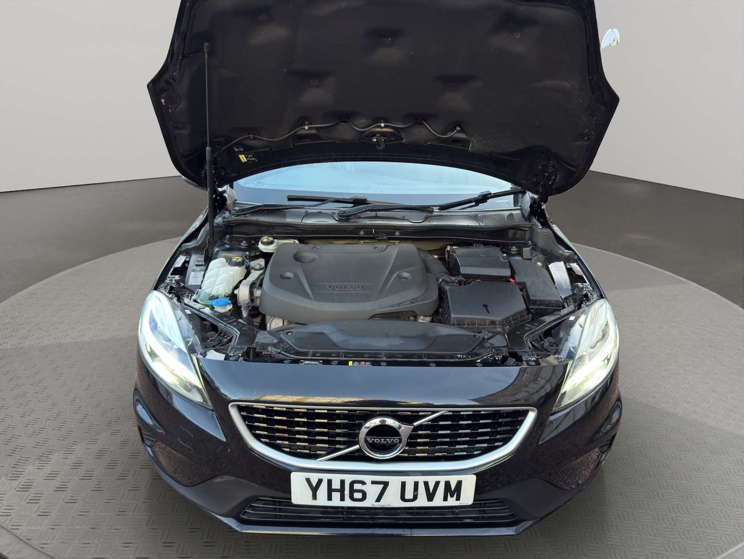 Used Volvo V40 2017 for sale - 76949884: Photo 2