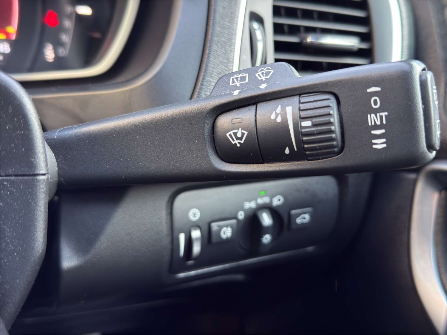 Used Volvo V40 2017 for sale - 76949884: Photo 34