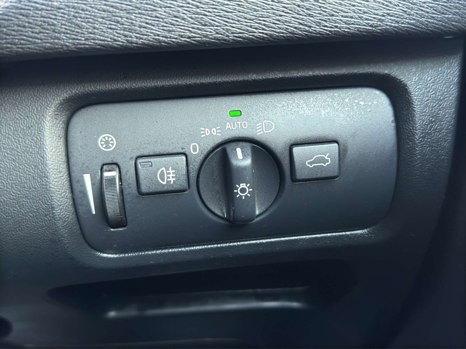 Used Volvo V40 2017 for sale - 76949884: Photo 36