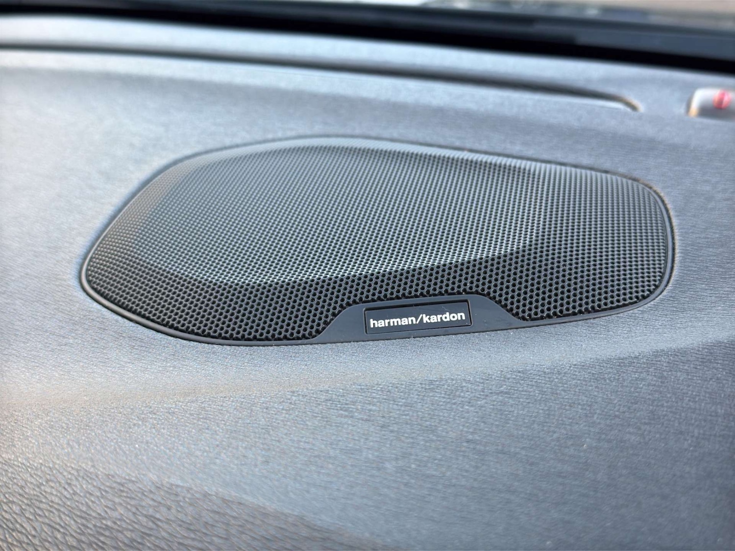 Used Volvo V40 2017 for sale - 76949884: Photo 41