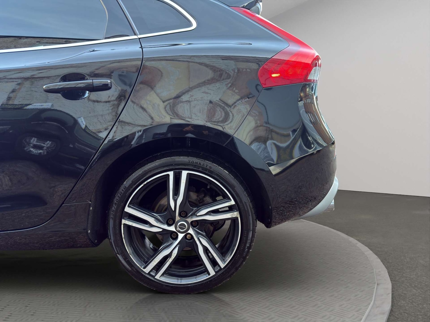 Used Volvo V40 2017 for sale - 76949884: Photo 50