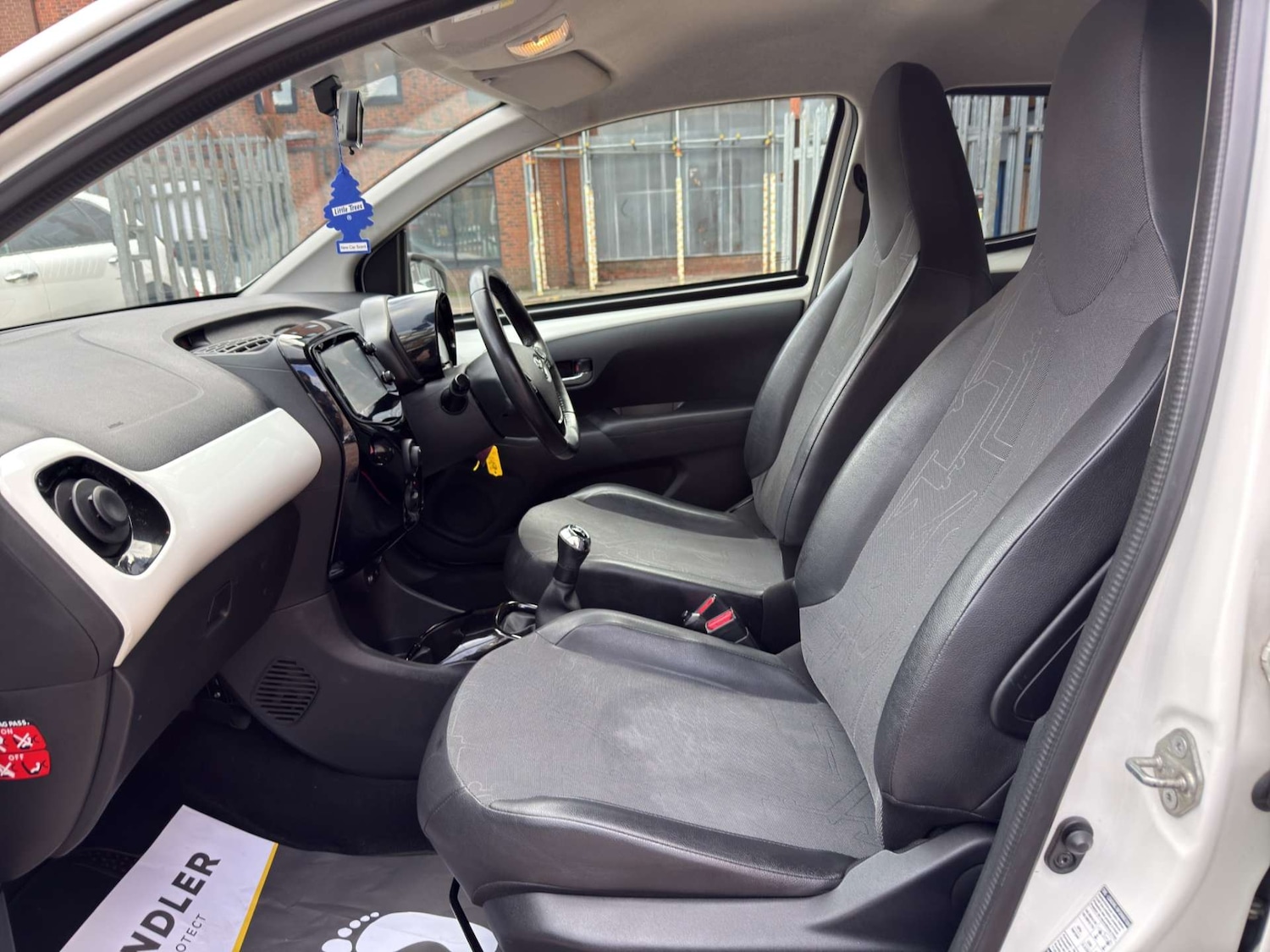 Used Toyota AYGO 2016 for sale - 76393359: Photo 29