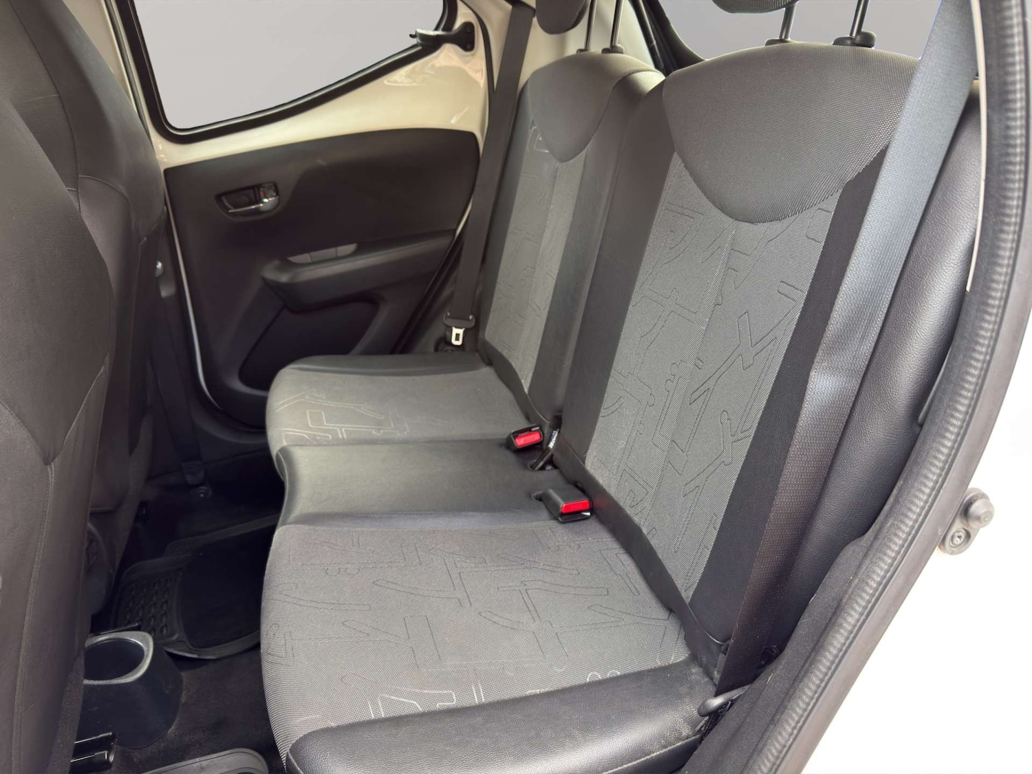 Used Toyota AYGO 2016 for sale - 76393359: Photo 43