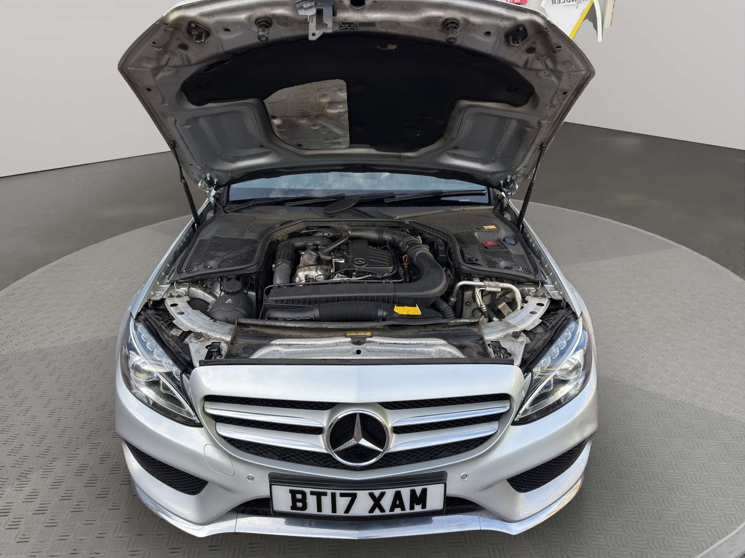 Used Mercedes-Benz C Class 2017 for sale - 76863473: Photo 2