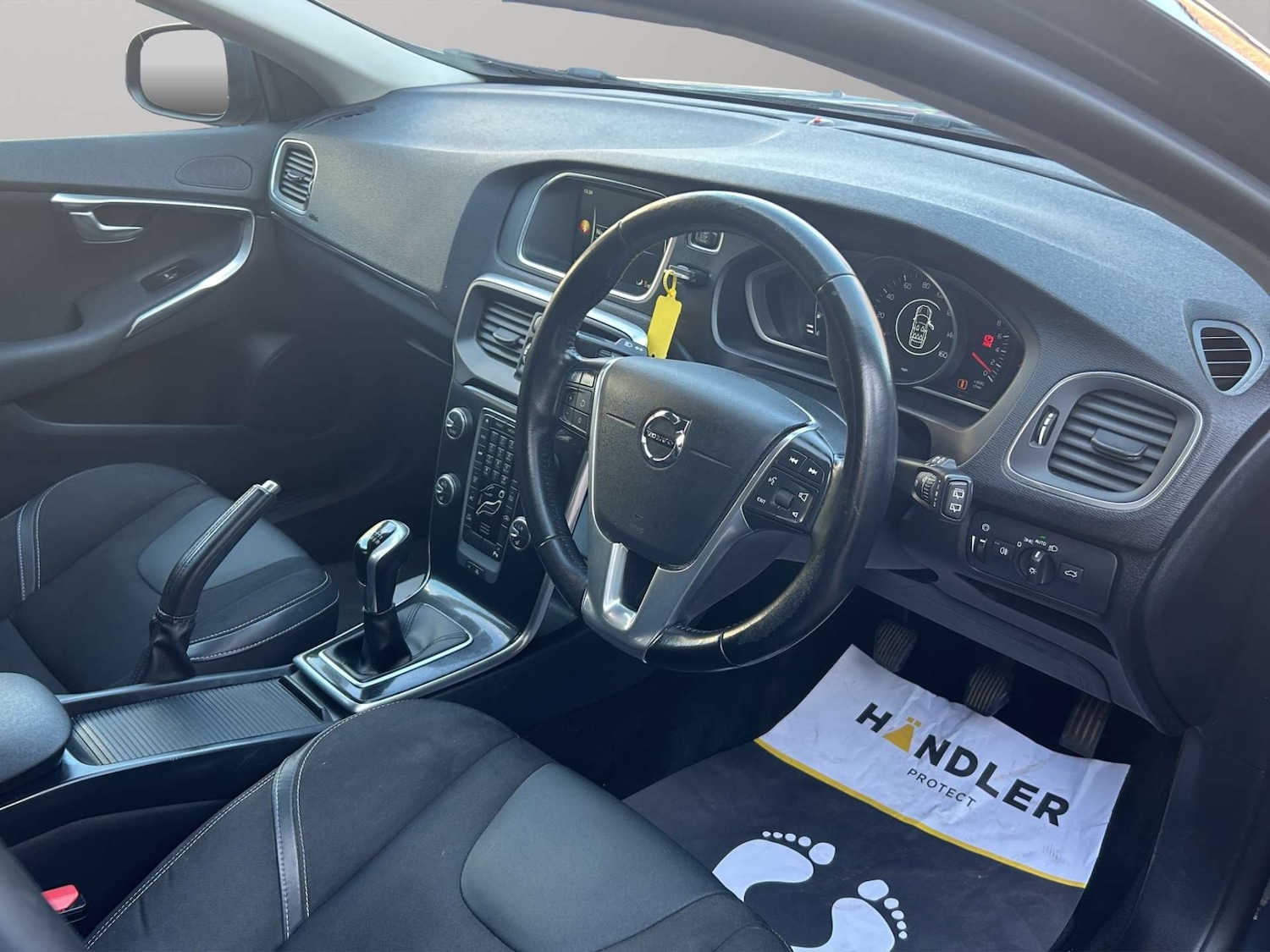 Used Volvo V40 2016 for sale - 77717777: Photo 11