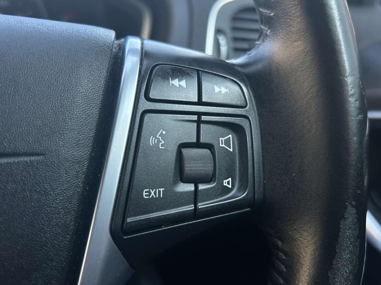 Used Volvo V40 2016 for sale - 77717777: Photo 33