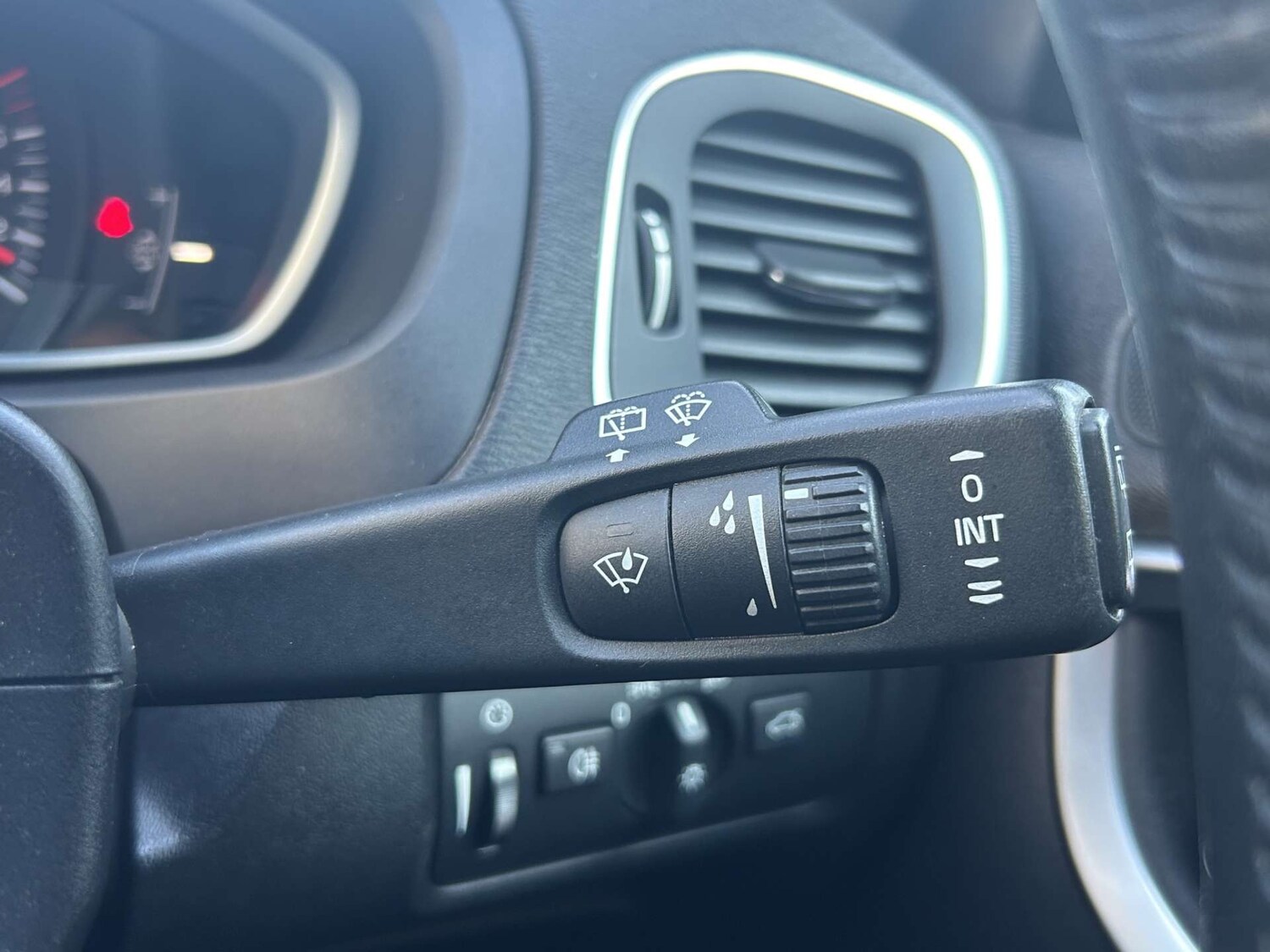 Used Volvo V40 2016 for sale - 77717777: Photo 34