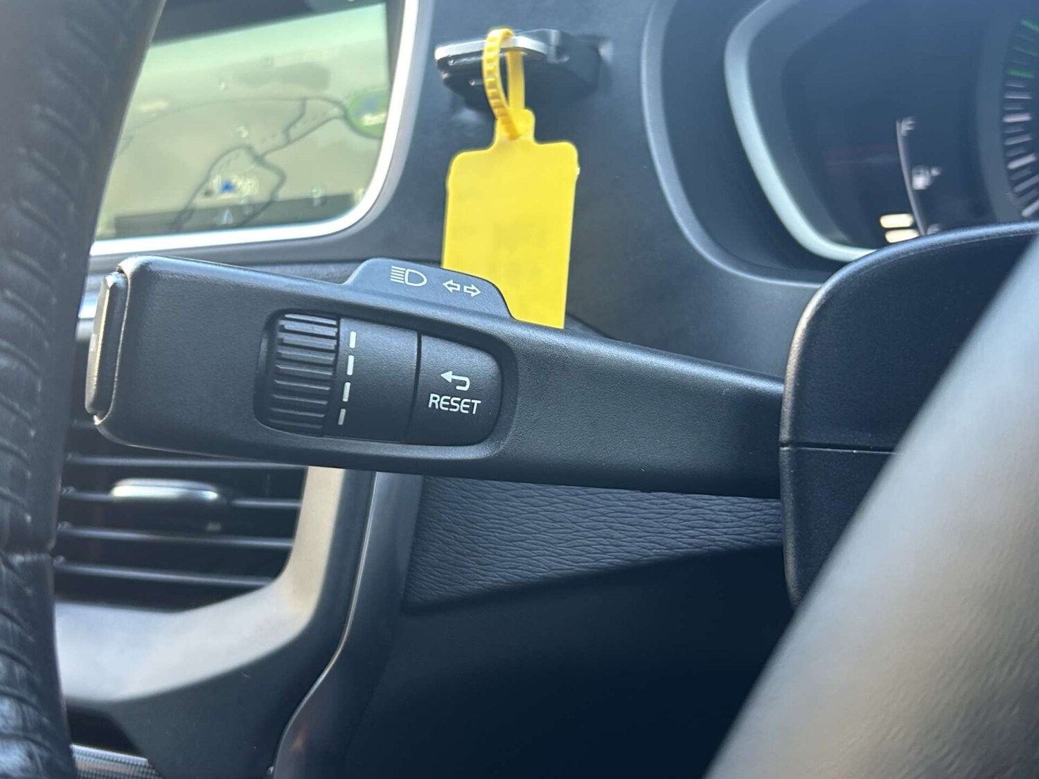 Used Volvo V40 2016 for sale - 77717777: Photo 36