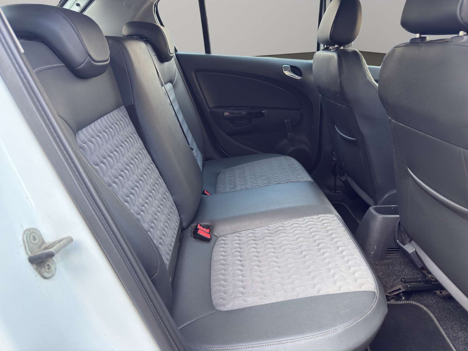 Vauxhall Corsa 2014 - 1.2 SE CDTI ecoFLEX 73 5dr - Image 15