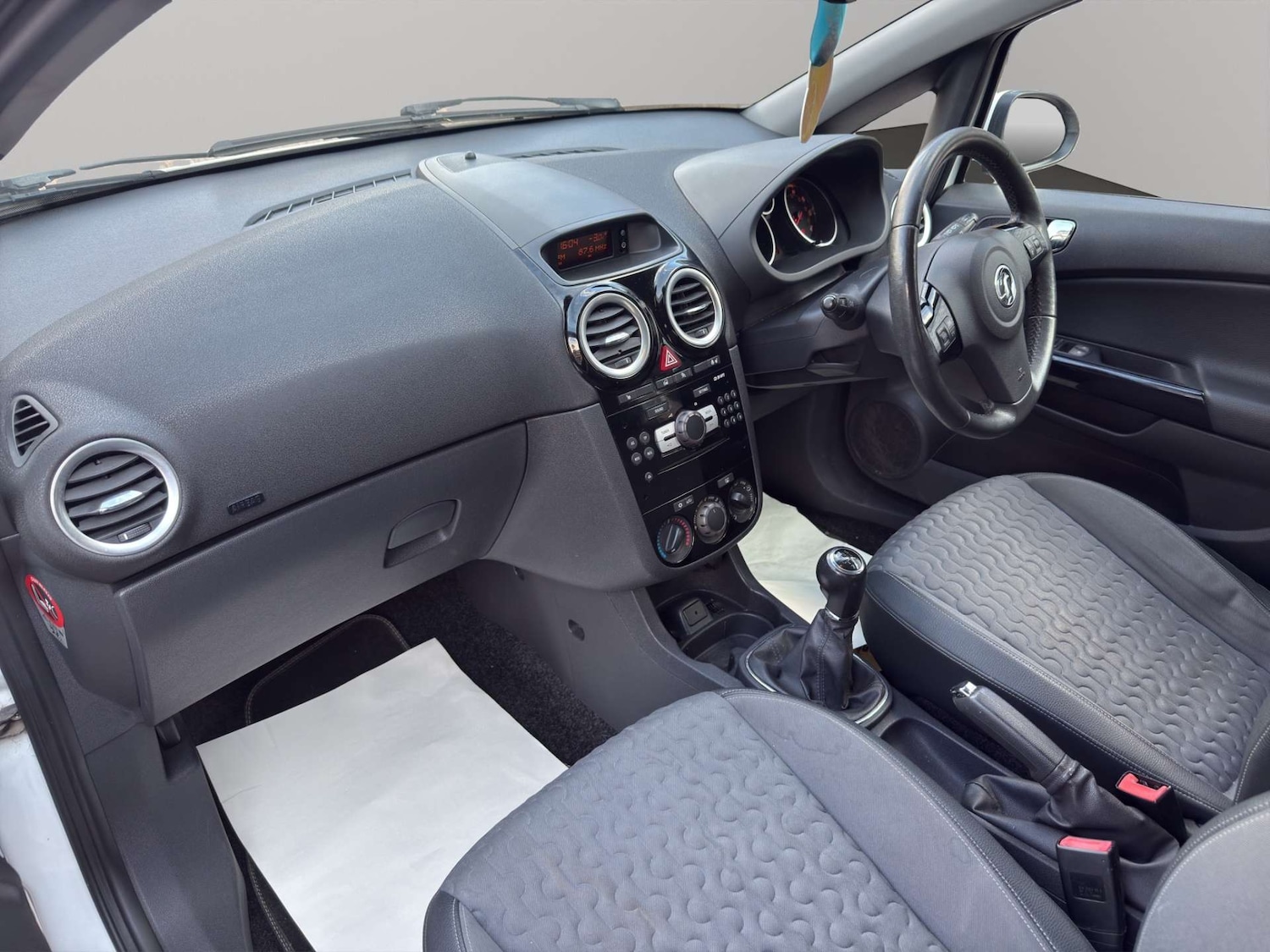 Vauxhall Corsa 2014 - 1.2 SE CDTI ecoFLEX 73 5dr - Image 17