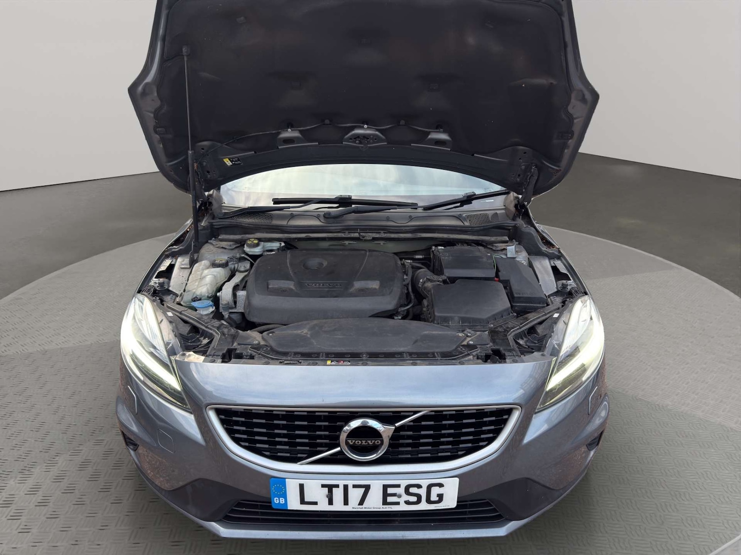 Used Volvo V40 2017 for sale - 77551275: Photo 2