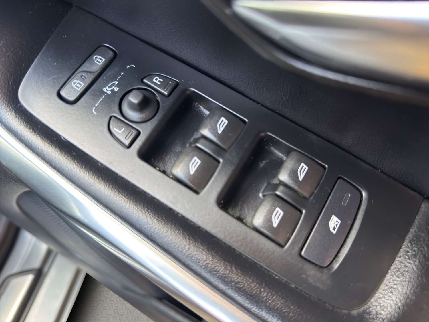 Used Volvo V40 2017 for sale - 77551275: Photo 25