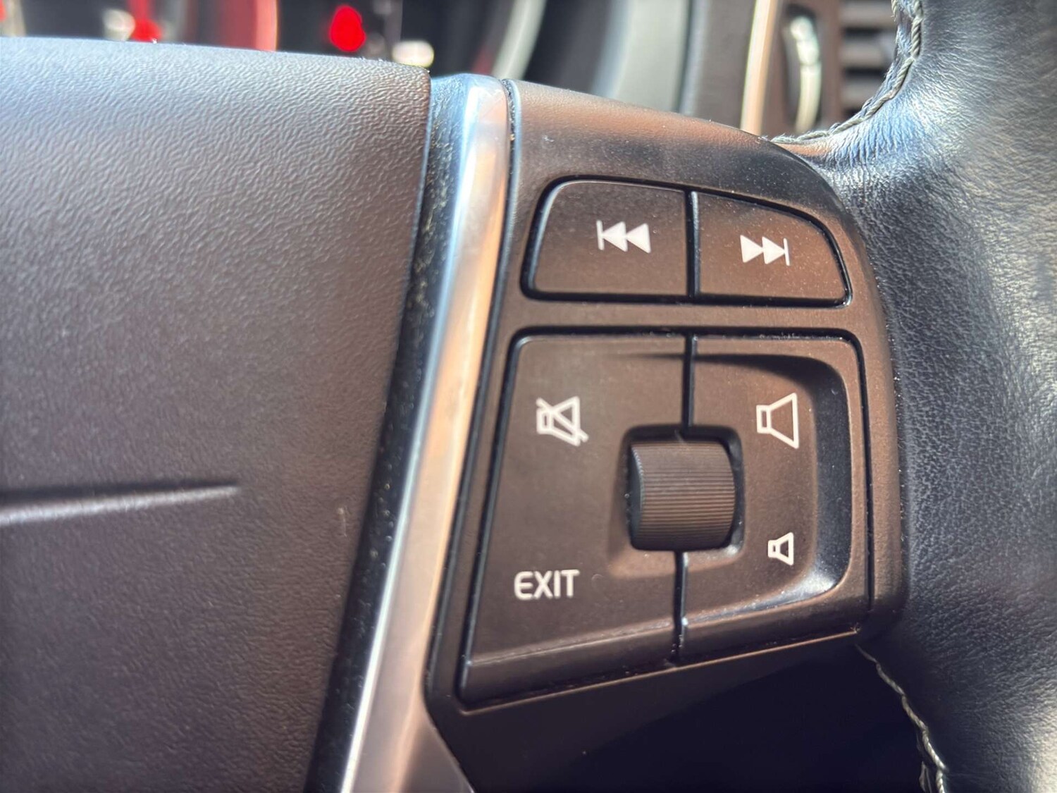 Used Volvo V40 2017 for sale - 77551275: Photo 30