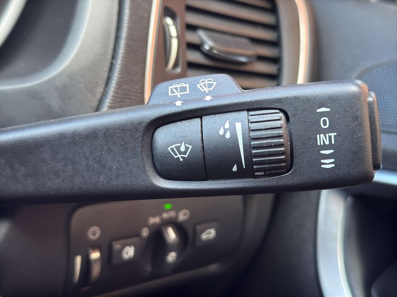 Used Volvo V40 2017 for sale - 77551275: Photo 34