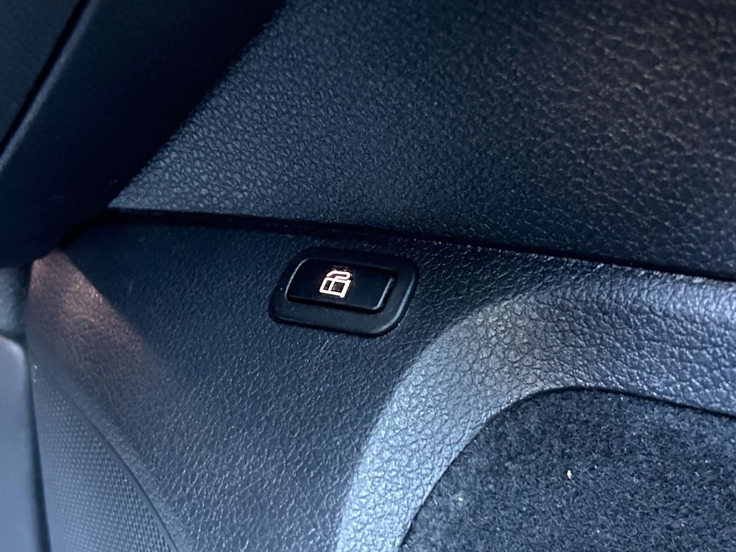 Used Volkswagen Golf 2017 for sale - 77437512: Photo 41