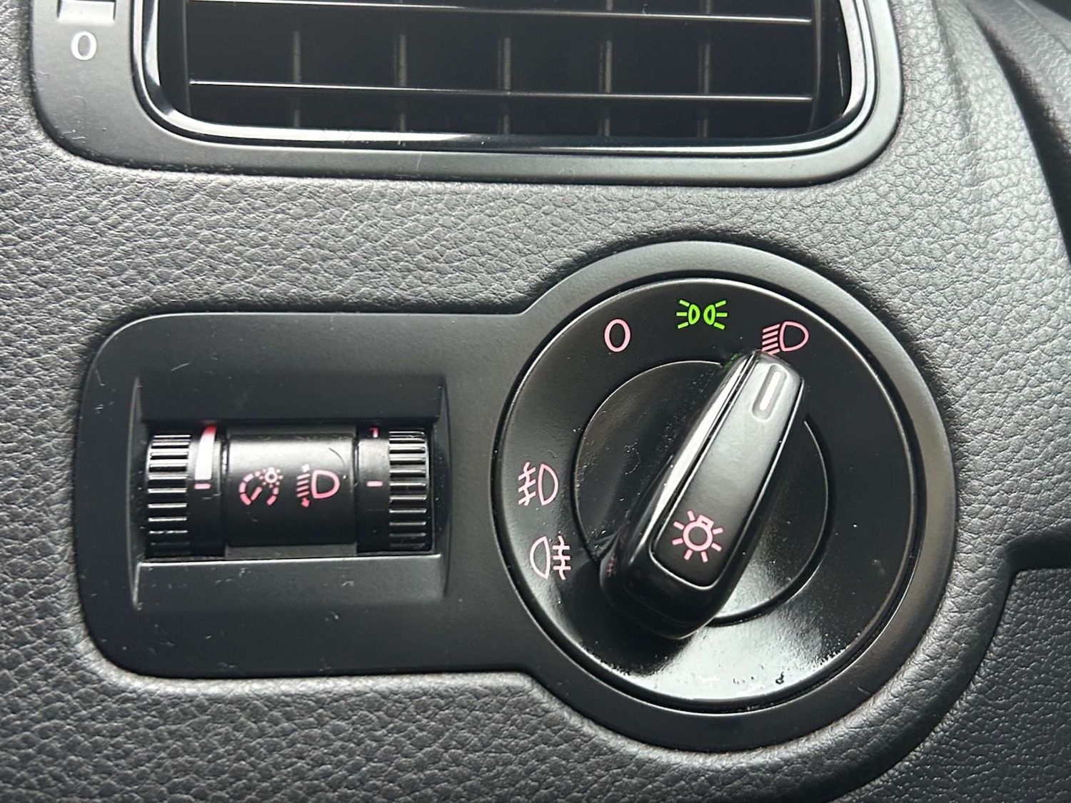 Used Volkswagen Polo 2014 for sale - 77422780: Photo 28