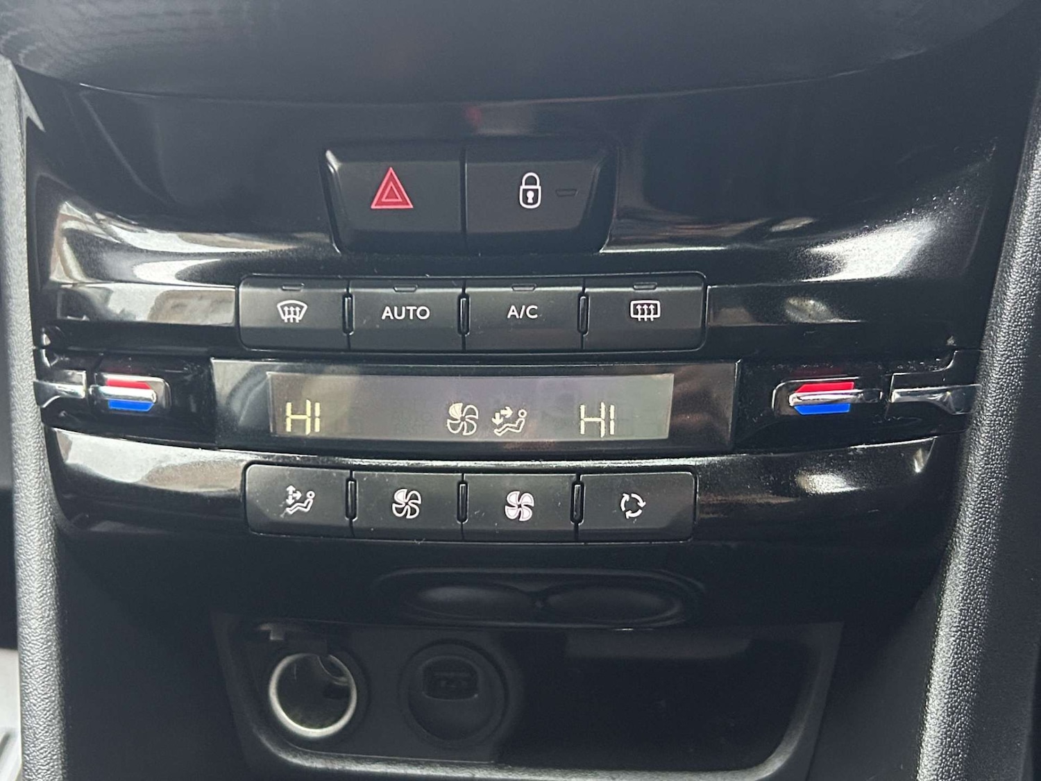 Used Peugeot 208 2019 for sale - 77047460: Photo 29