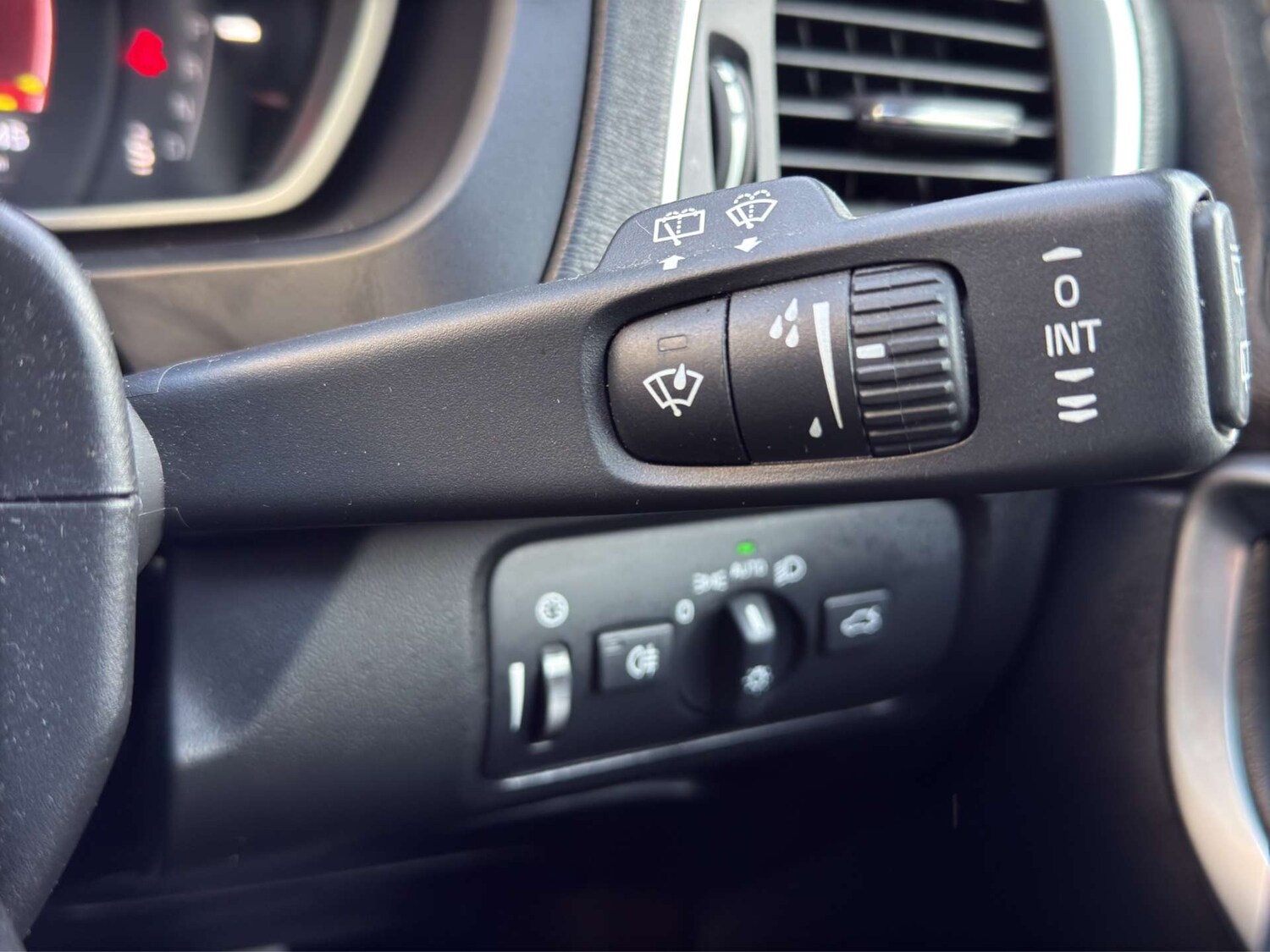 Used Volvo V40 2017 for sale - 77477809: Photo 34