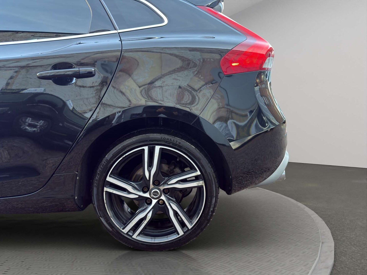 Used Volvo V40 2017 for sale - 77477809: Photo 50