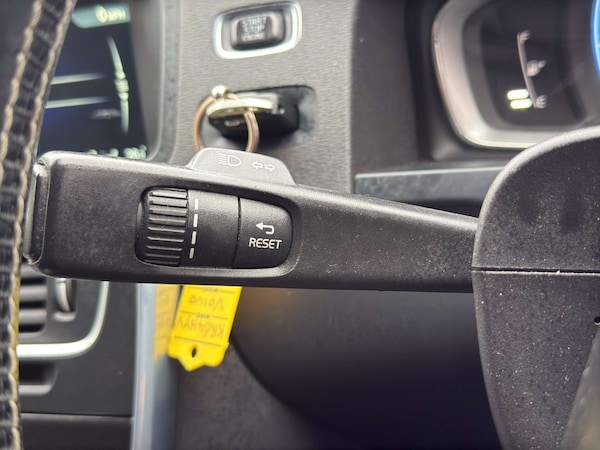 Used Volvo V60 2014 for sale - 76290968: Photo 37