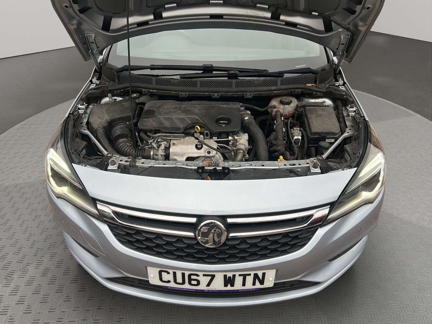Used Vauxhall Astra 2017 for sale - 76642949: Photo 2