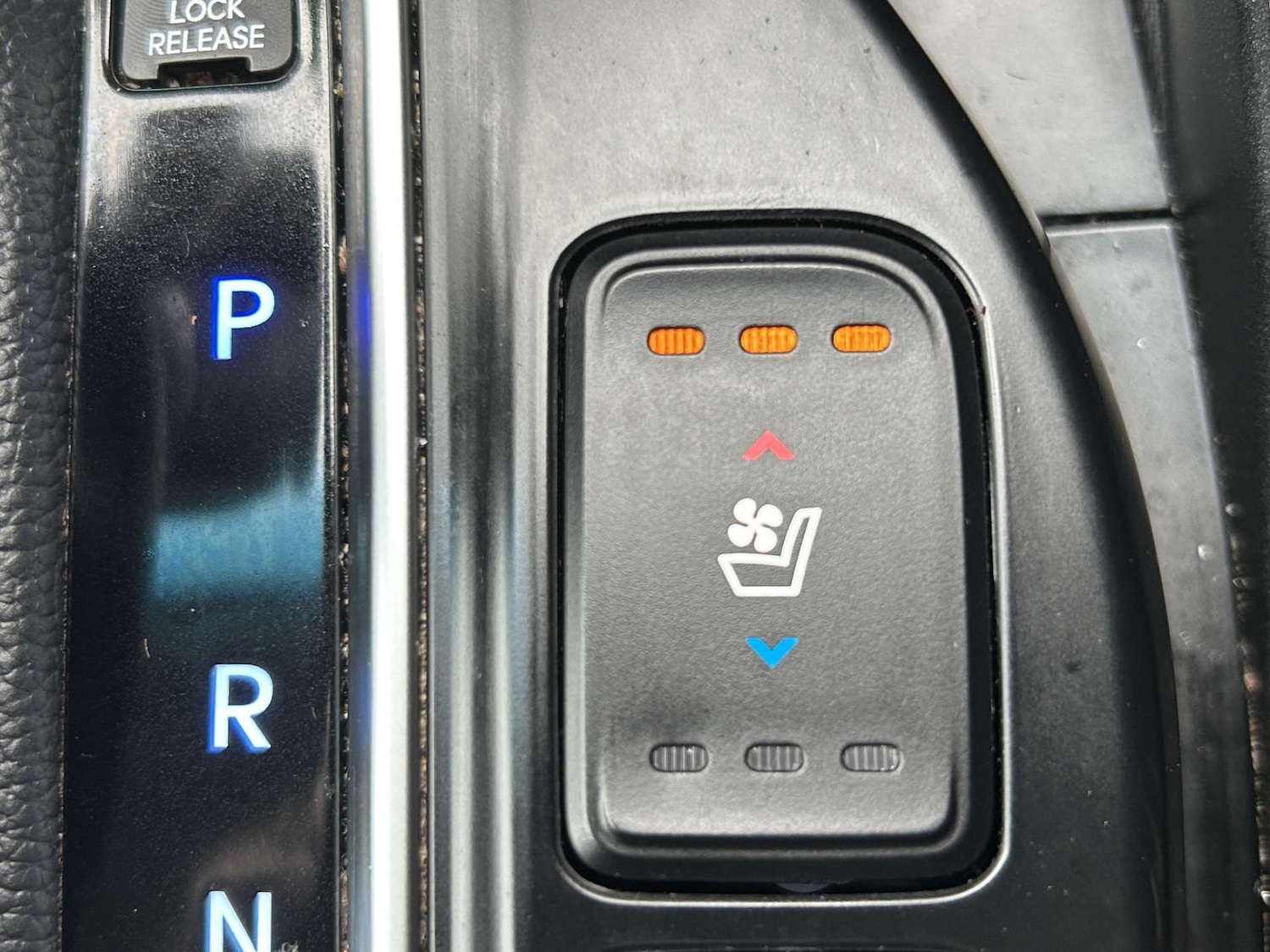 Used Hyundai Santa Fe 2017 for sale - 78124711: Photo 36