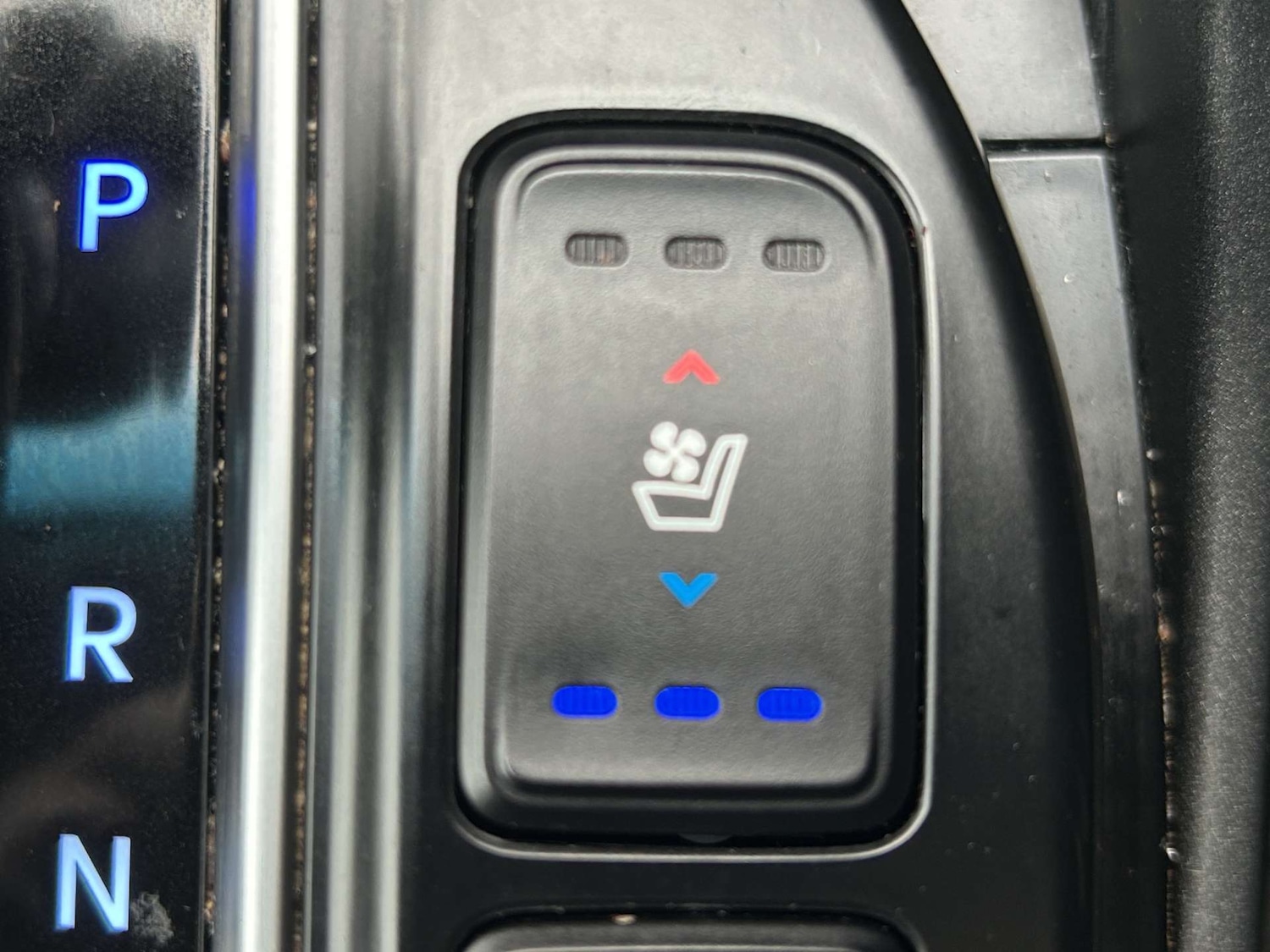 Used Hyundai Santa Fe 2017 for sale - 78124711: Photo 37