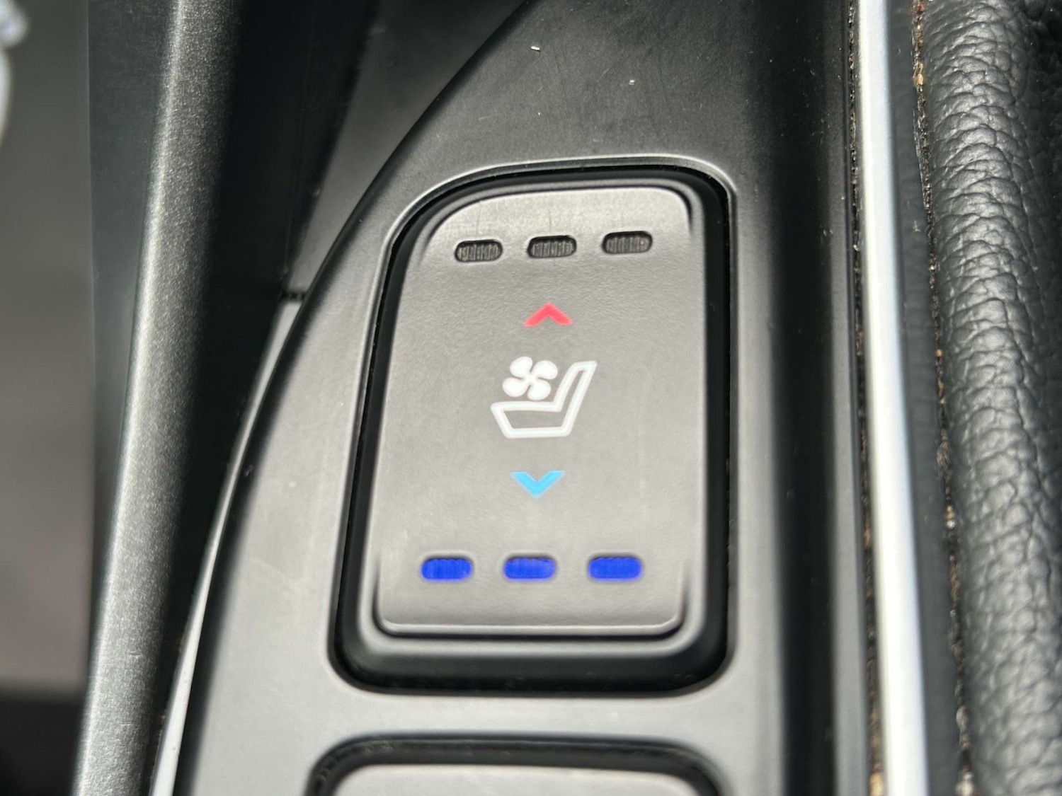 Used Hyundai Santa Fe 2017 for sale - 78124711: Photo 38