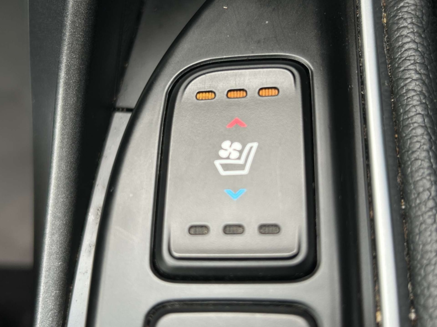 Used Hyundai Santa Fe 2017 for sale - 78124711: Photo 39