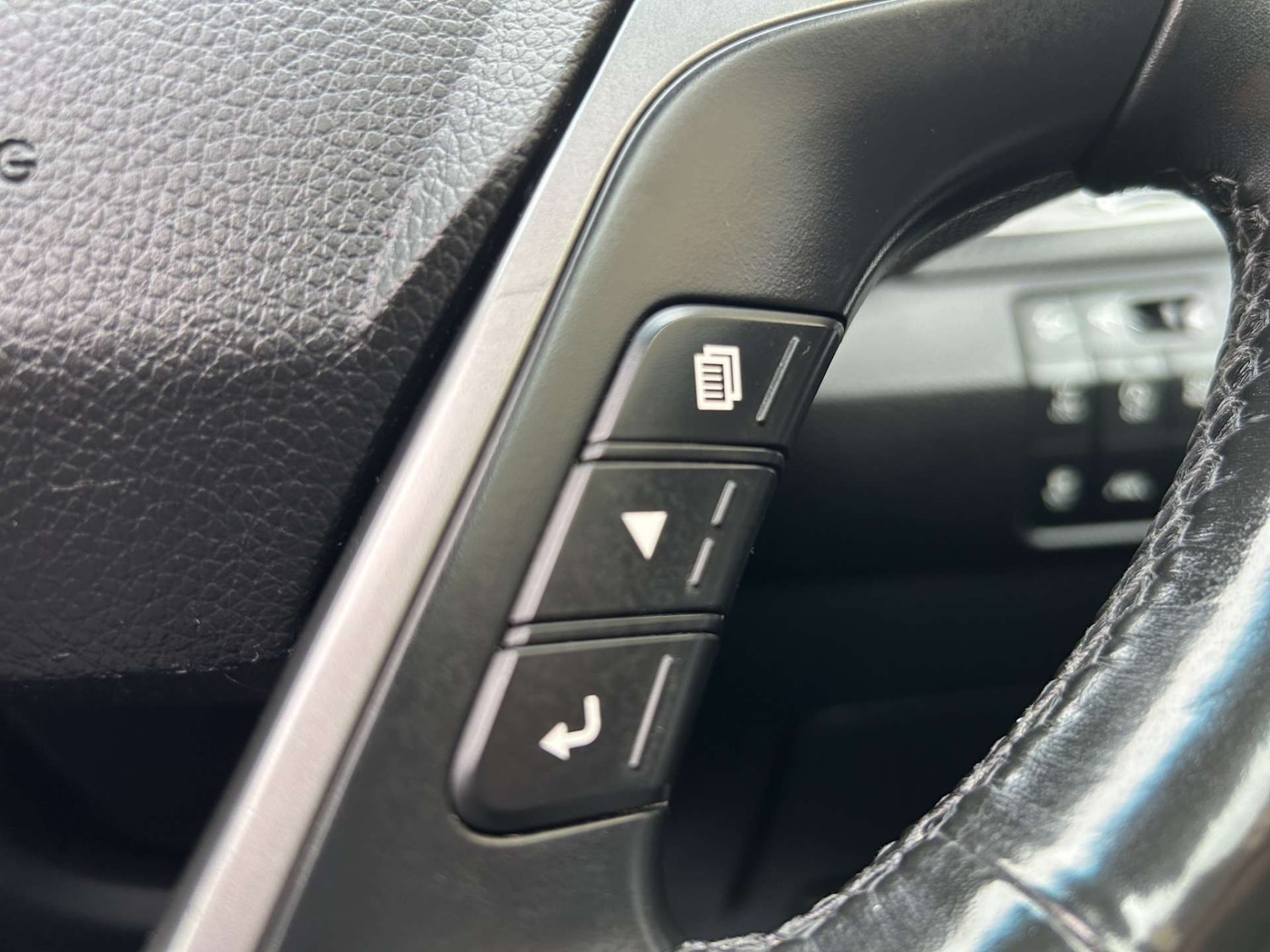 Used Hyundai Santa Fe 2017 for sale - 78124711: Photo 43