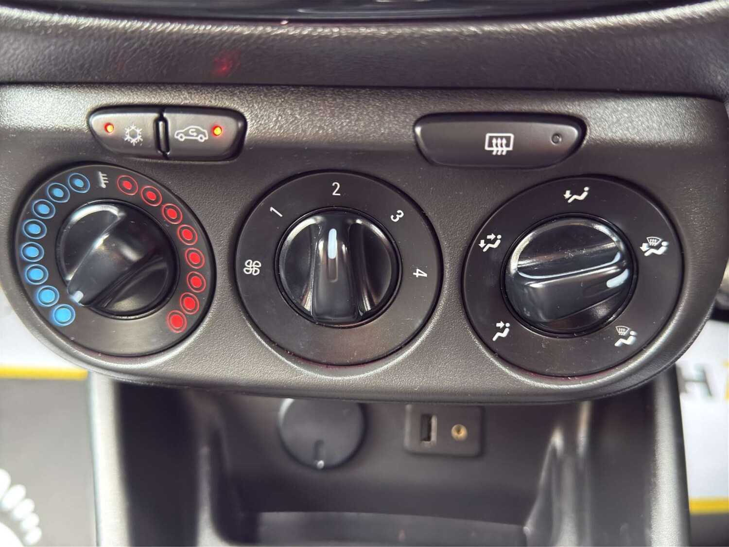 Used Vauxhall Corsa 2015 for sale - 76275281: Photo 27