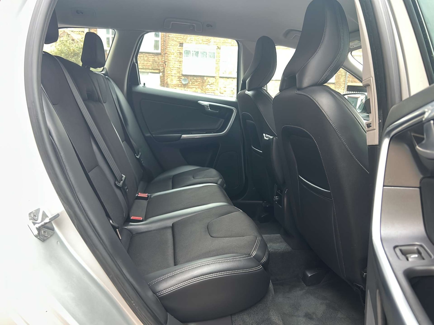 Used Volvo XC60 2015 for sale - 77080926: Photo 16