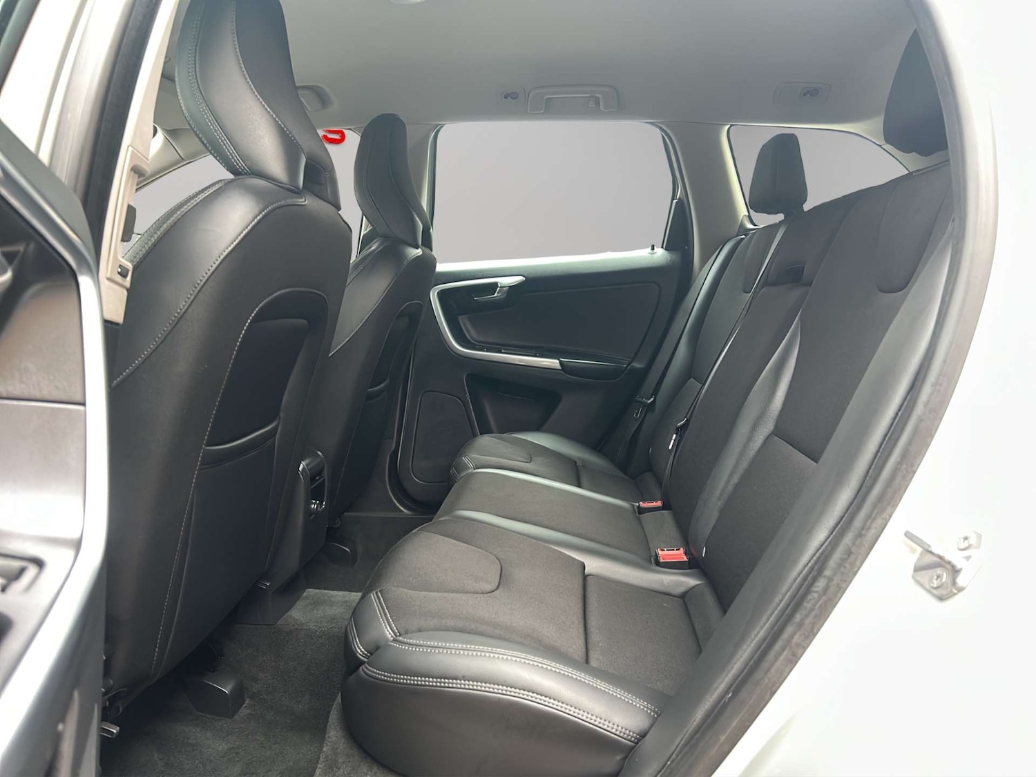 Used Volvo XC60 2015 for sale - 77080926: Photo 21