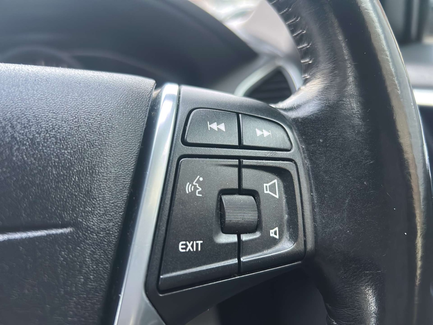 Used Volvo XC60 2015 for sale - 77080926: Photo 31