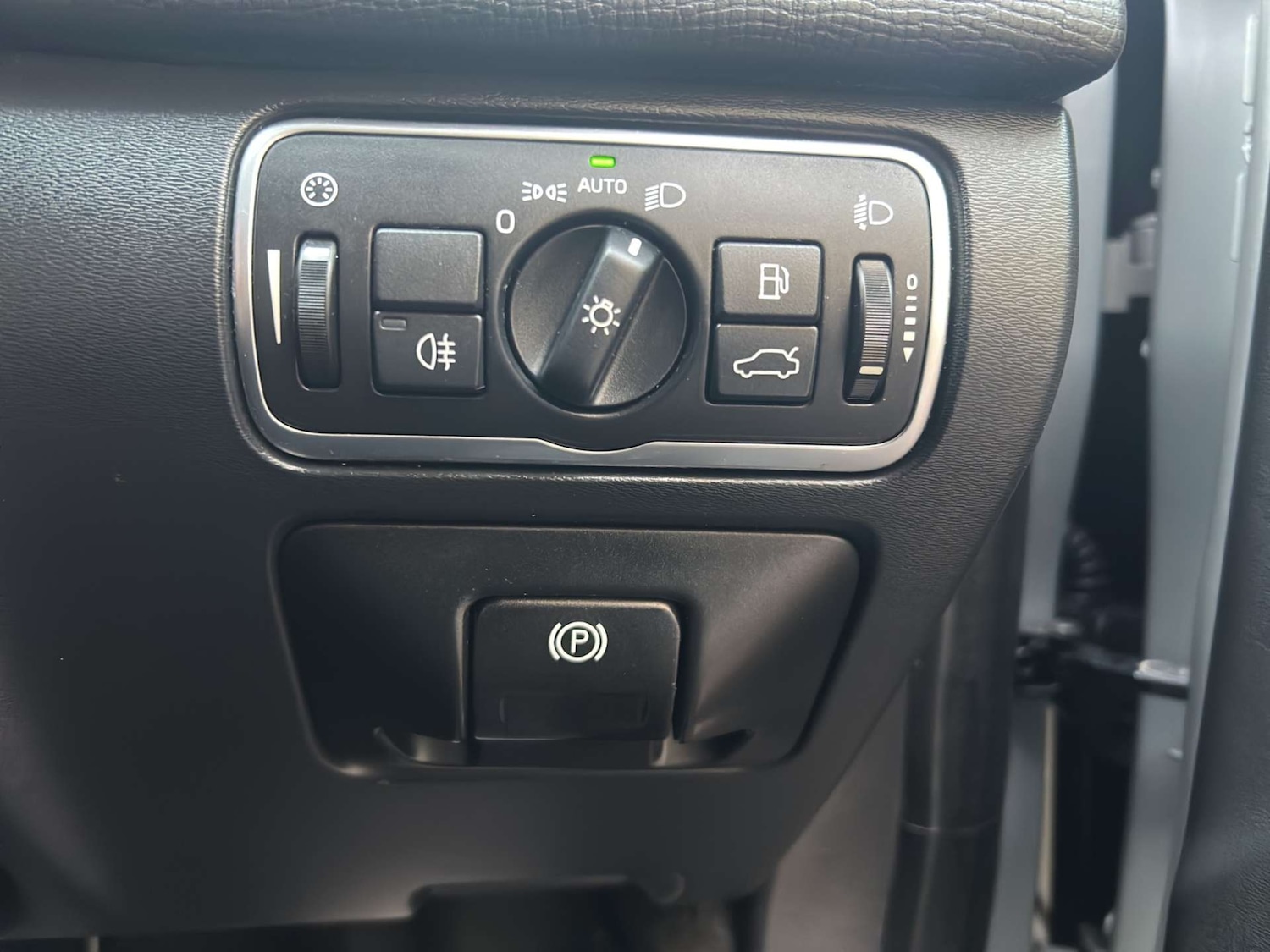 Used Volvo XC60 2015 for sale - 77080926: Photo 36