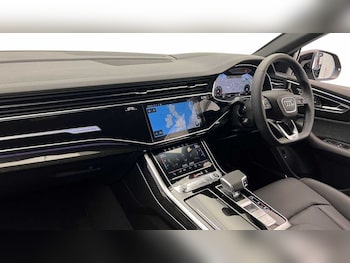 Used Audi Q8 2025 for sale - 77700597: Photo