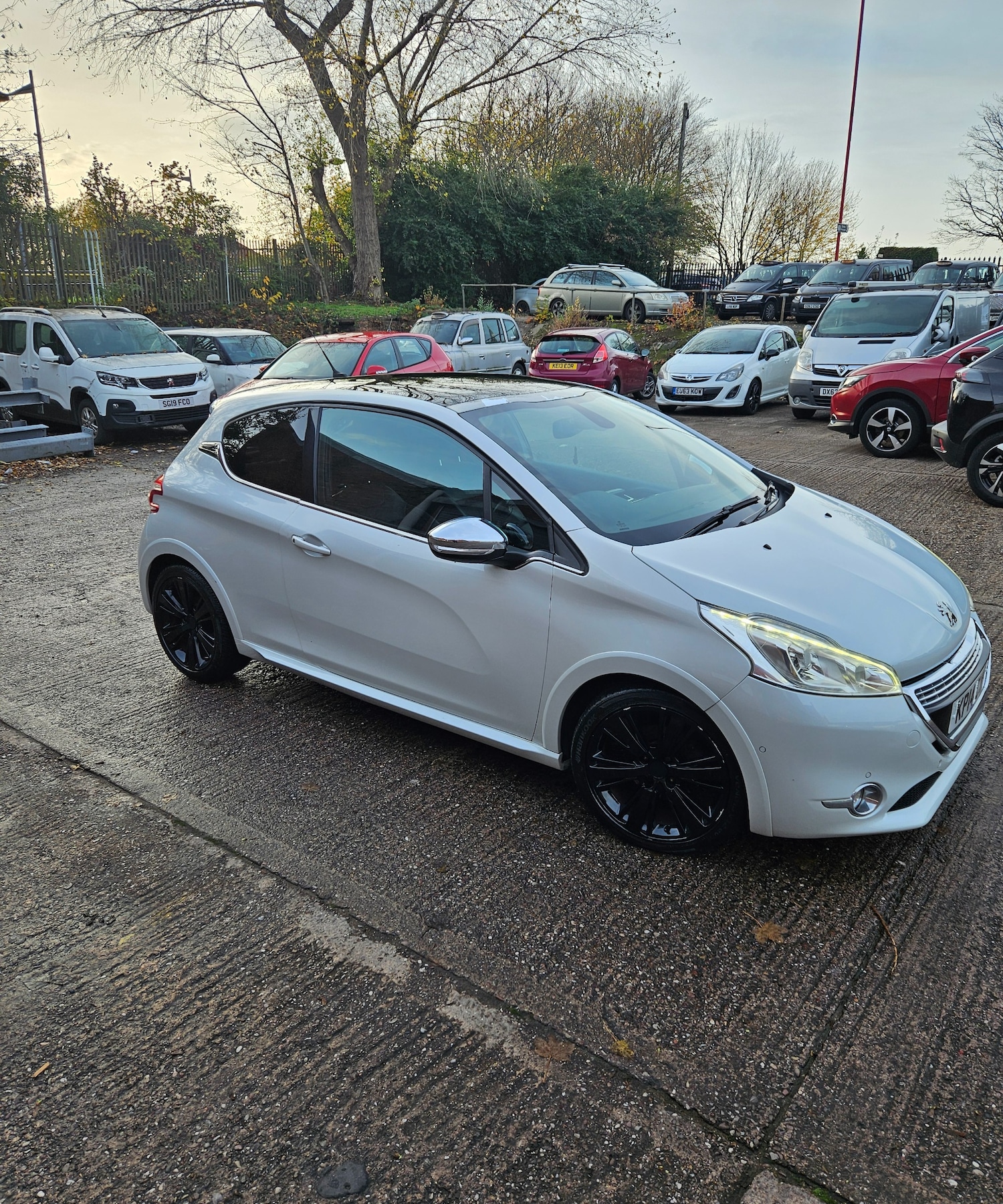 Used Peugeot 208 2014 for sale - 76480039: Photo 10