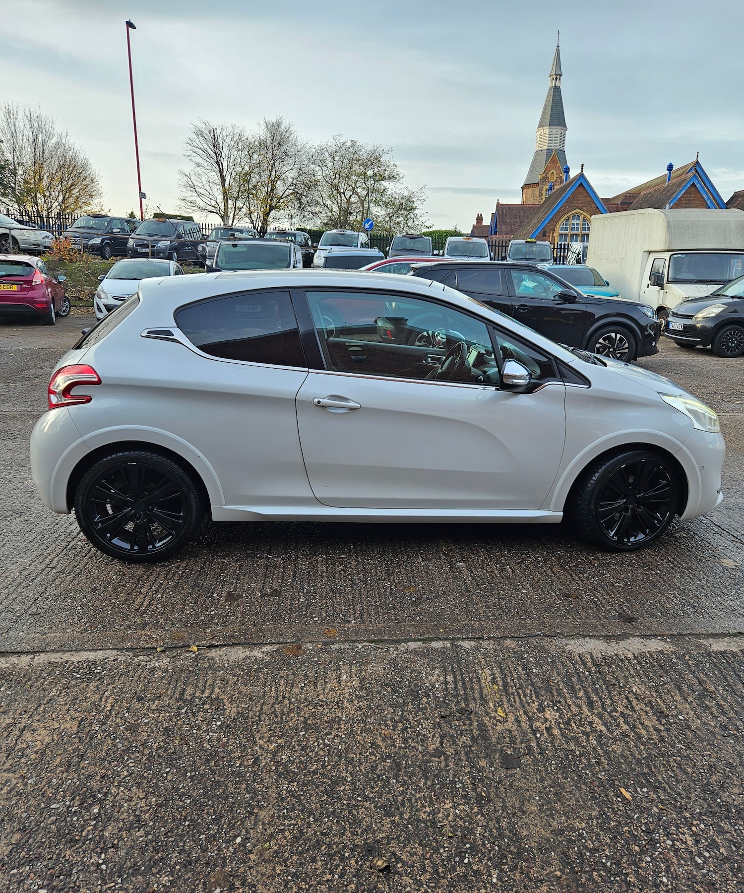 Used Peugeot 208 2014 for sale - 76480039: Photo 11