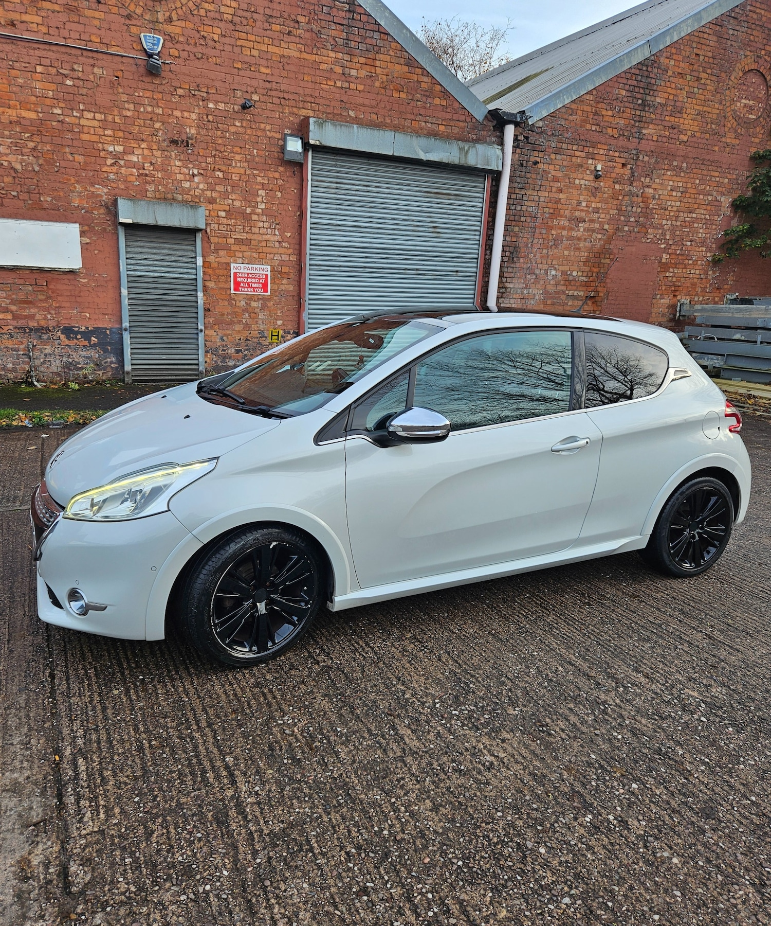 Used Peugeot 208 2014 for sale - 76480039: Photo 2