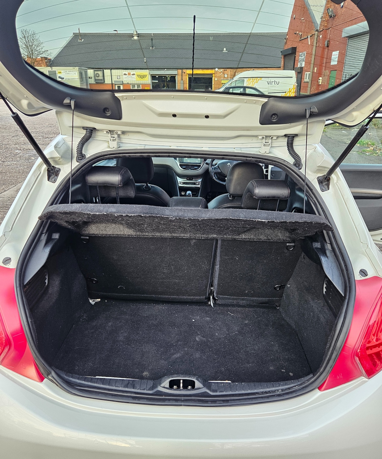 Used Peugeot 208 2014 for sale - 76480039: Photo 22