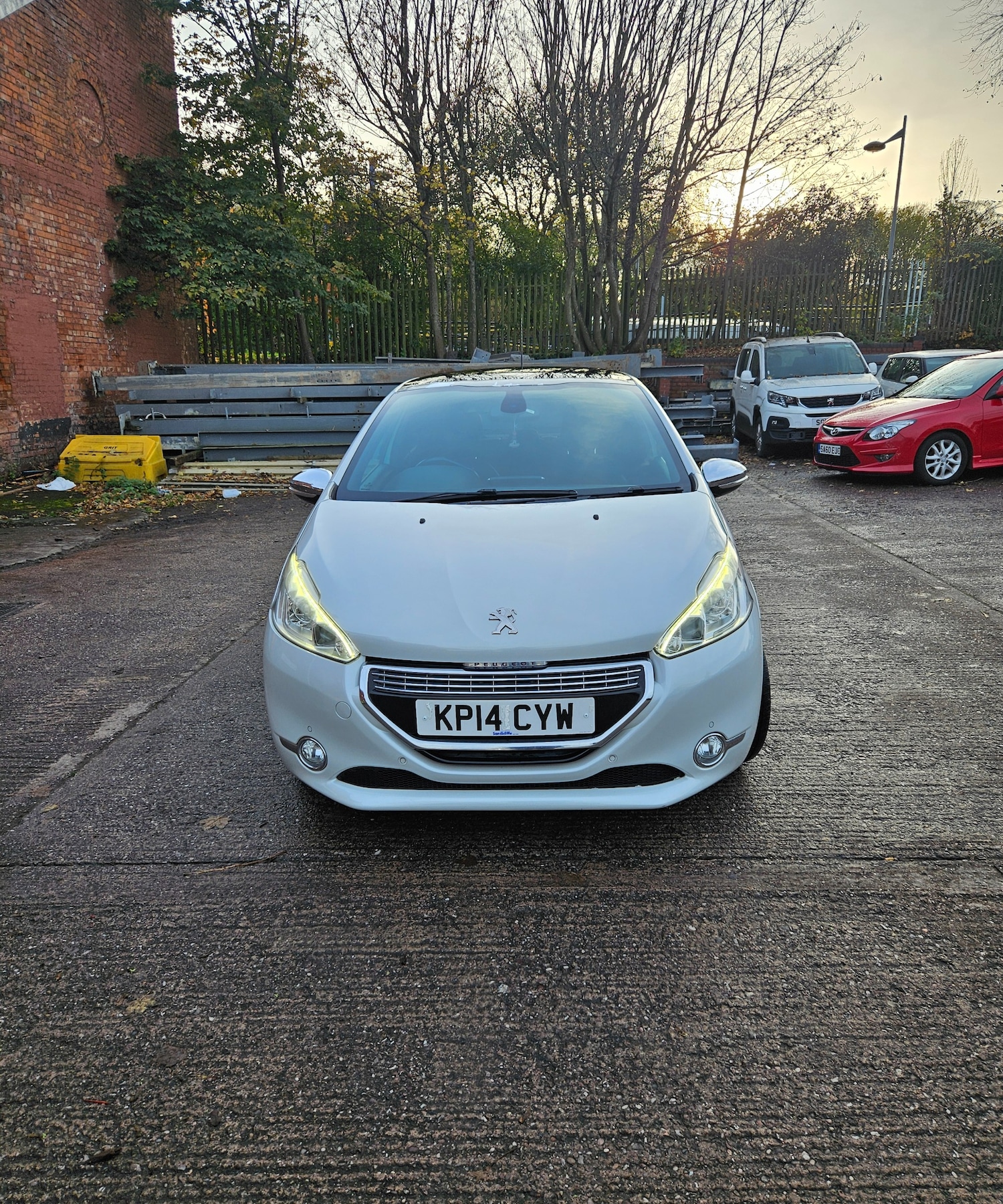 Used Peugeot 208 2014 for sale - 76480039: Photo 4