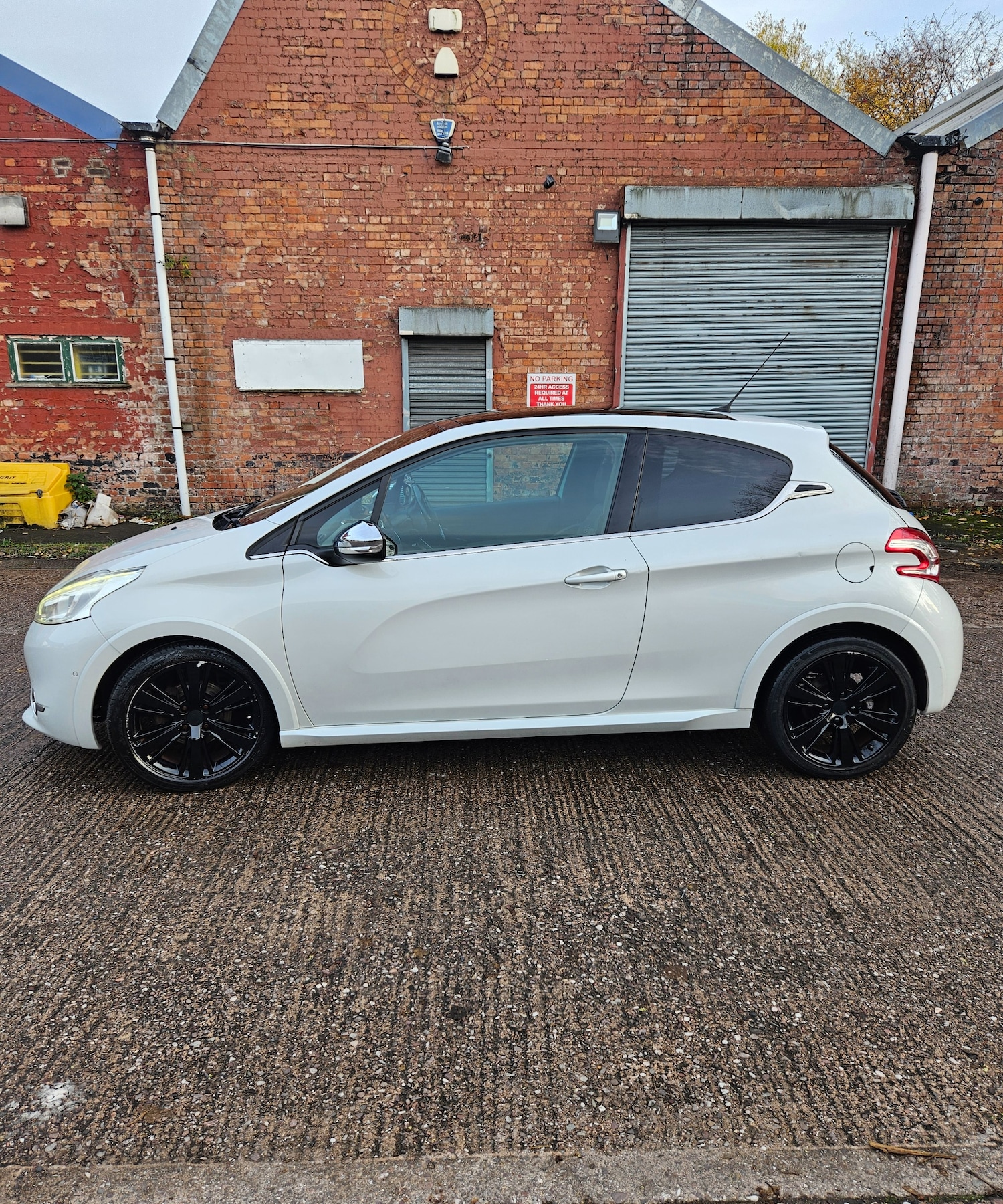 Used Peugeot 208 2014 for sale - 76480039: Photo 6