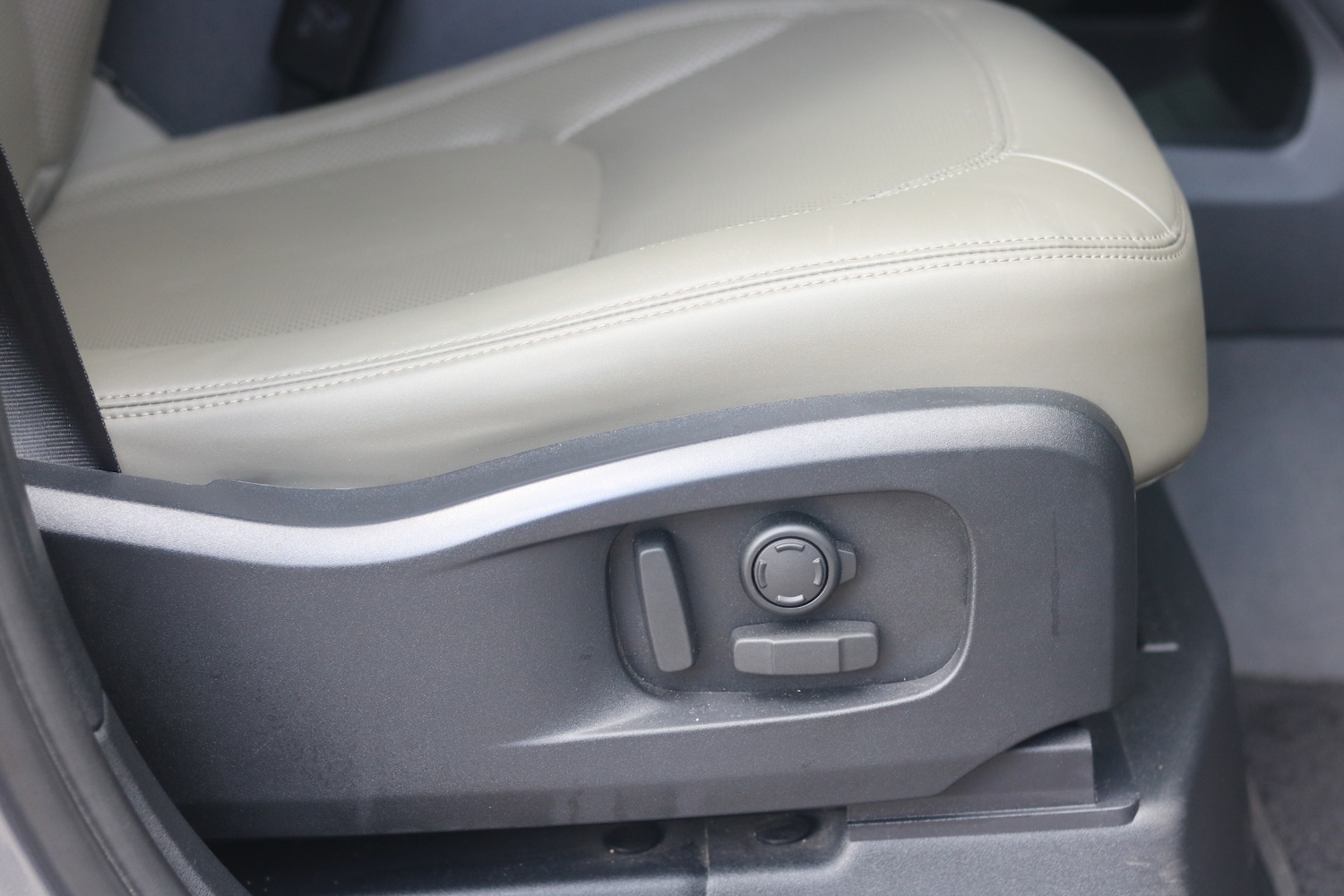 Used Land Rover Defender 2023 for sale - 77889974: Photo 18