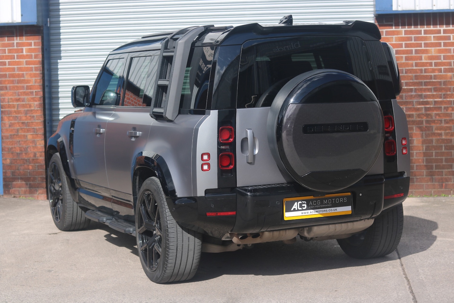 Used Land Rover Defender 2023 for sale - 77889974: Photo 2