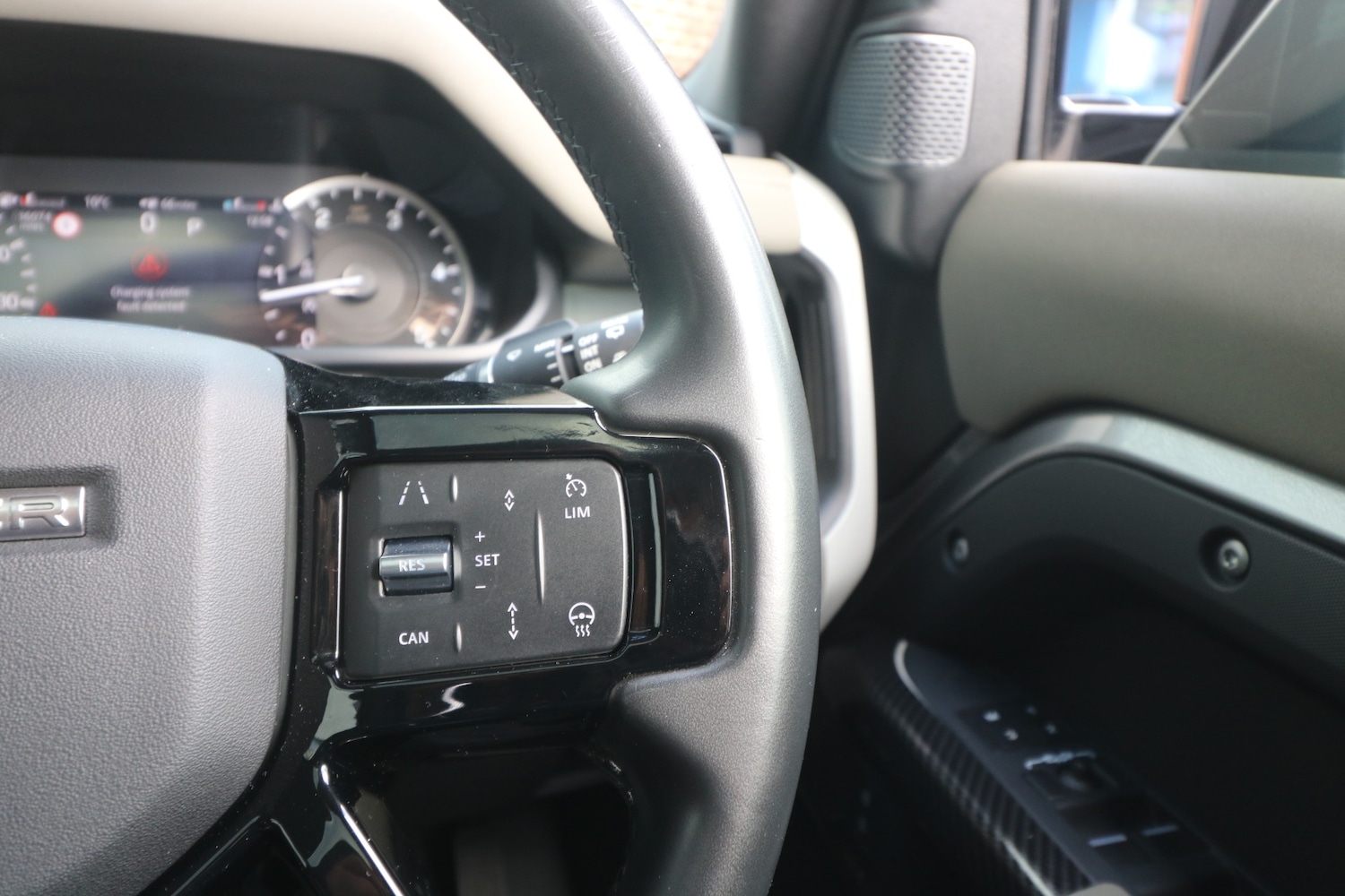 Used Land Rover Defender 2023 for sale - 77889974: Photo 25