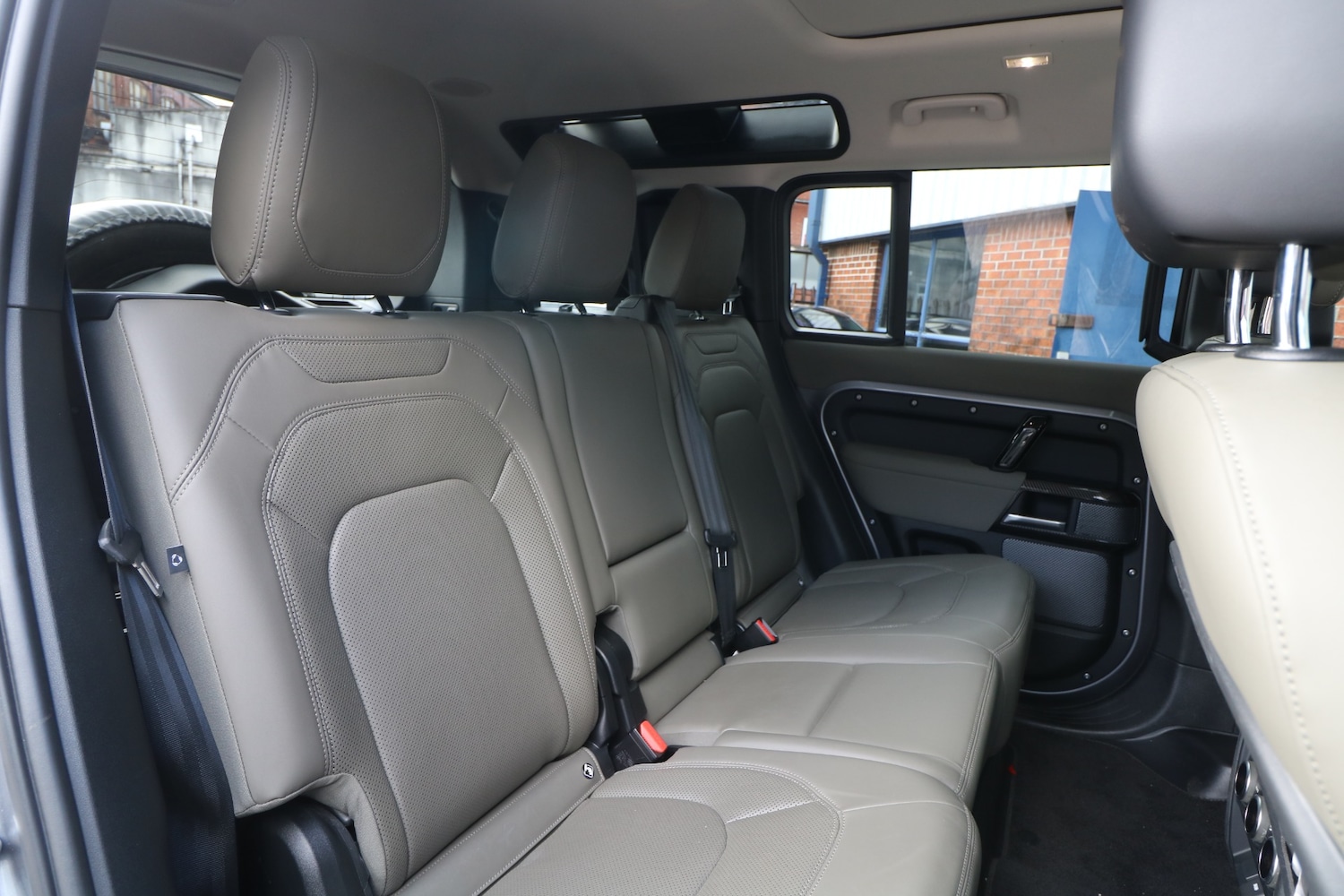 Used Land Rover Defender 2023 for sale - 77889974: Photo 28