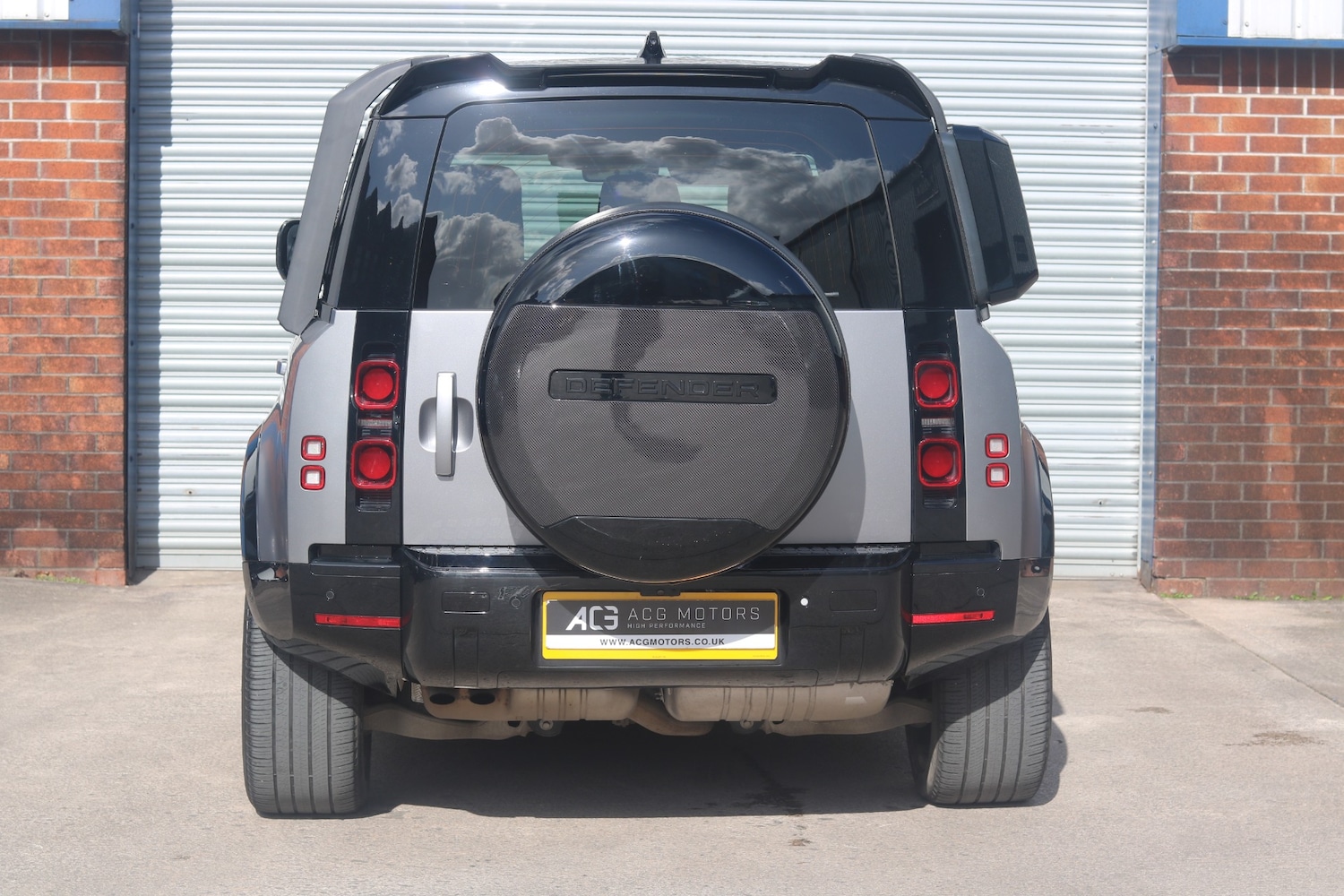 Used Land Rover Defender 2023 for sale - 77889974: Photo 4