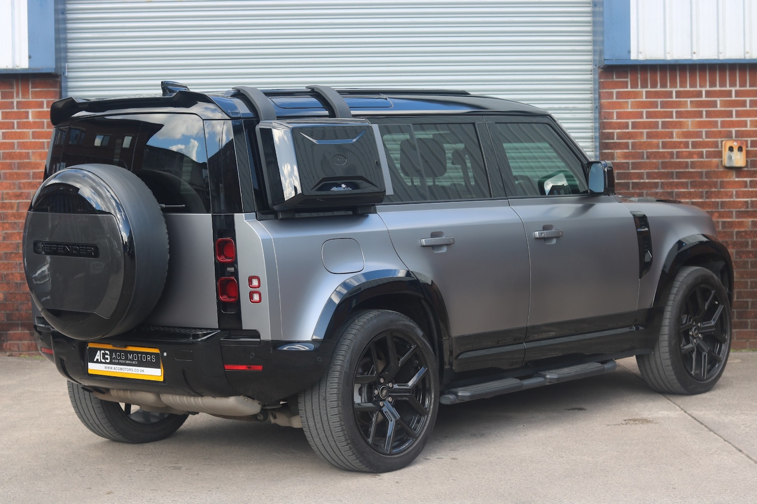 Used Land Rover Defender 2023 for sale - 77889974: Photo 5